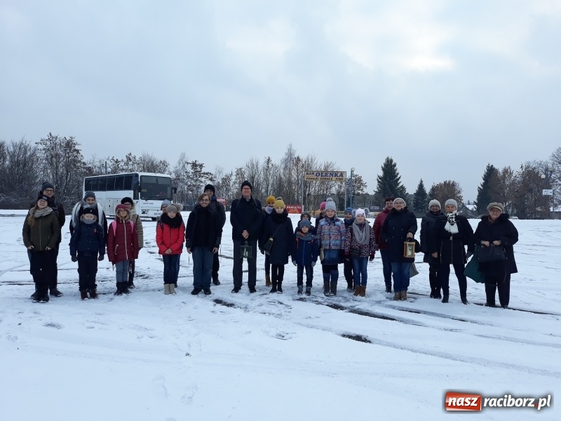 Zdjęcie w galerii na portalu naszraciborz.pl: Raciborscy harcerze mają już Betlejemskie Światło Pokoju  wiadomości z regionu