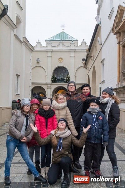 Zdjęcie w galerii na portalu naszraciborz.pl: Raciborscy harcerze mają już Betlejemskie Światło Pokoju  wiadomości z regionu