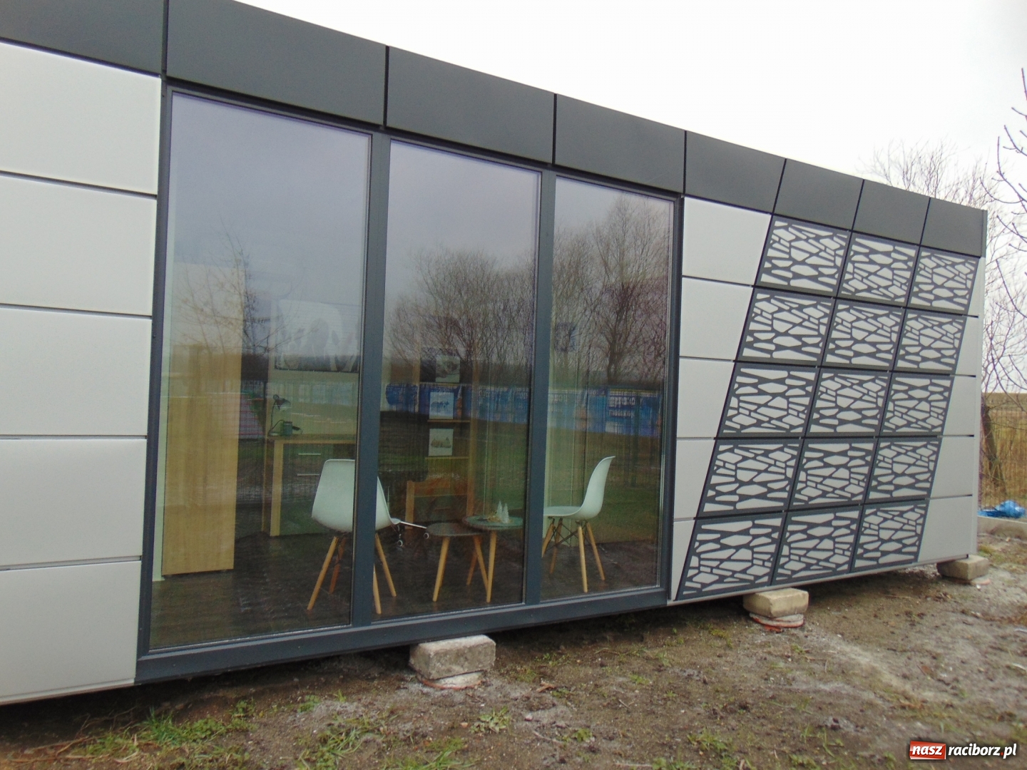 Zdjęcie w galerii na portalu naszraciborz.pl: W Raciborzu powstał pawilon dla psów wiadomości z regionu