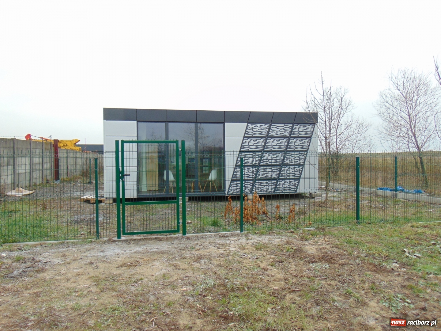 Zdjęcie w galerii na portalu naszraciborz.pl: W Raciborzu powstał pawilon dla psów wiadomości z regionu