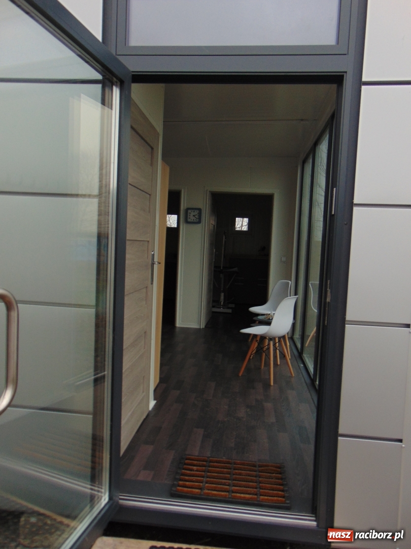 Zdjęcie w galerii na portalu naszraciborz.pl: W Raciborzu powstał pawilon dla psów wiadomości z regionu