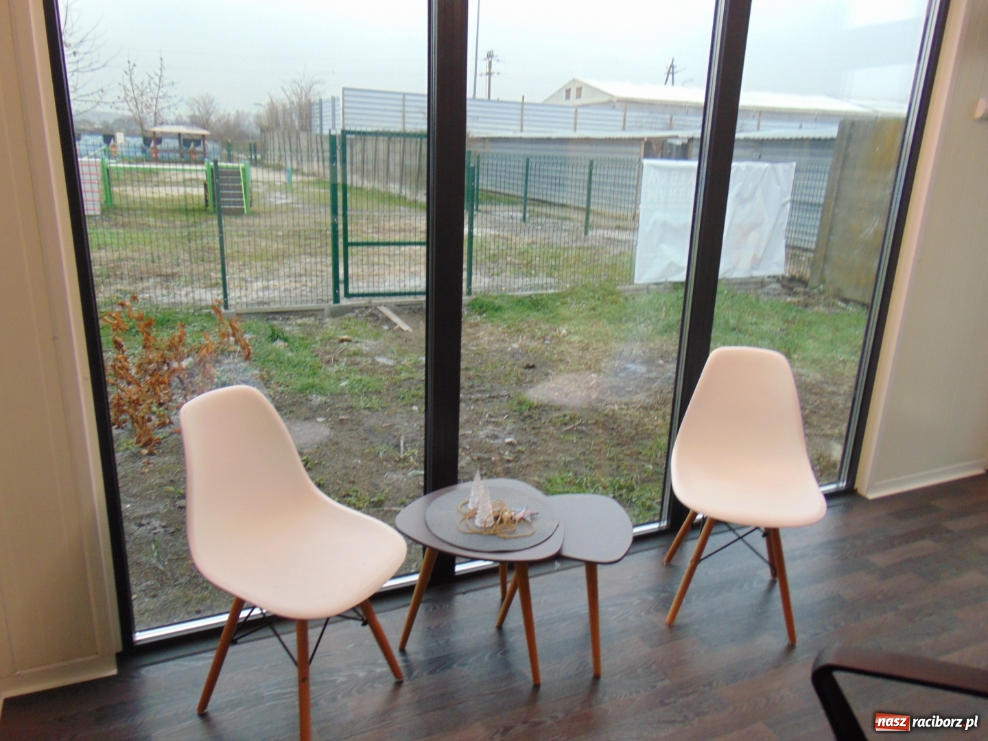 Zdjęcie w galerii na portalu naszraciborz.pl: W Raciborzu powstał pawilon dla psów wiadomości z regionu