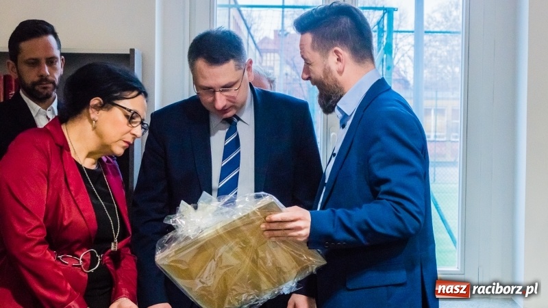 Zdjęcie w galerii na portalu naszraciborz.pl: Remont zakończony. Miejska i Powiatowa Biblioteka Publiczna oficjalnie otwarta wiadomości z regionu