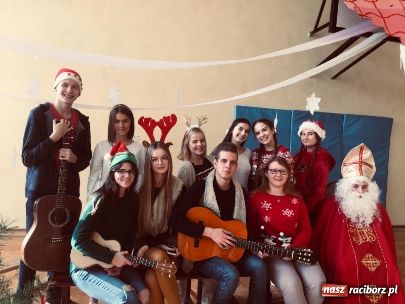 Zdjęcie w galerii na portalu naszraciborz.pl: Jubileuszowe Mikołajki ZSS i II LO  wiadomości z regionu