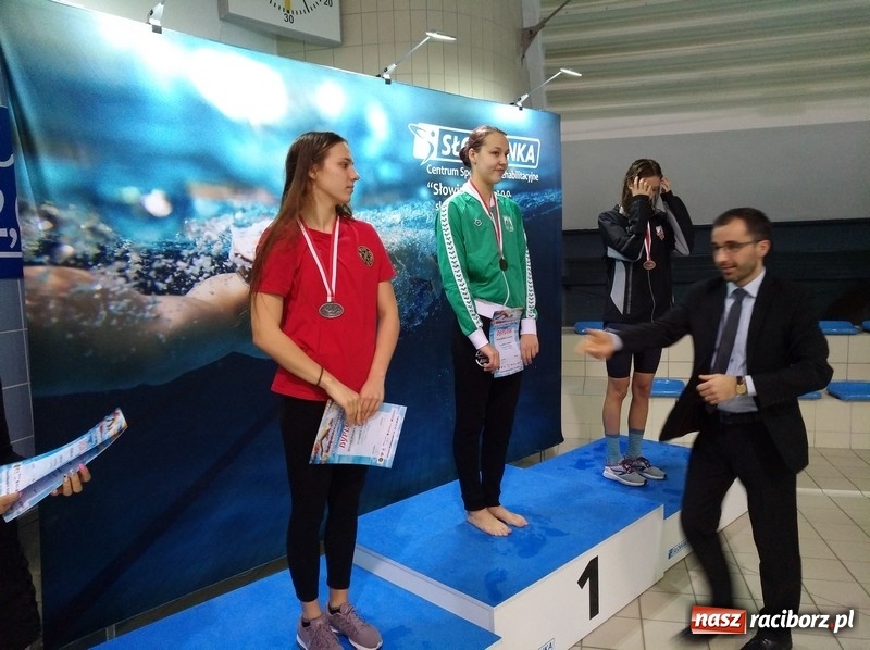 Zdjęcie w galerii na portalu naszraciborz.pl: Pływanie. Pięć medali pływaków Szkoły Mistrzostwa Sportowego wiadomości z regionu