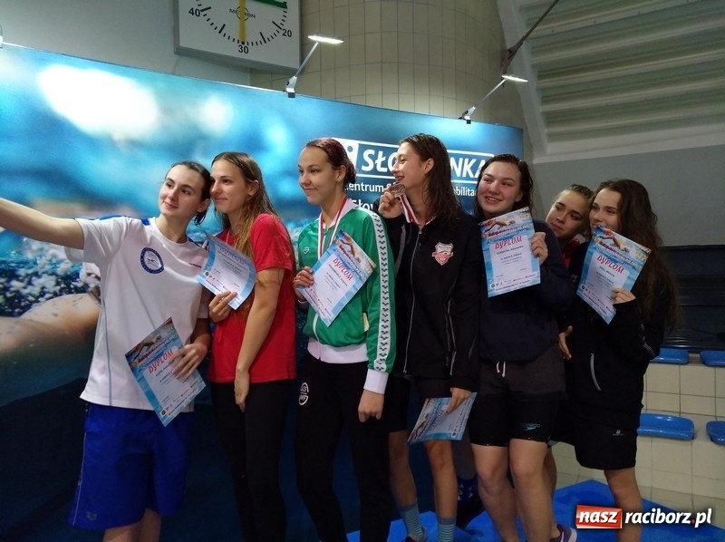 Zdjęcie w galerii na portalu naszraciborz.pl: Pływanie. Pięć medali pływaków Szkoły Mistrzostwa Sportowego wiadomości z regionu