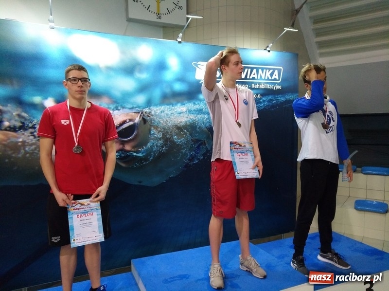 Zdjęcie w galerii na portalu naszraciborz.pl: Pływanie. Pięć medali pływaków Szkoły Mistrzostwa Sportowego wiadomości z regionu