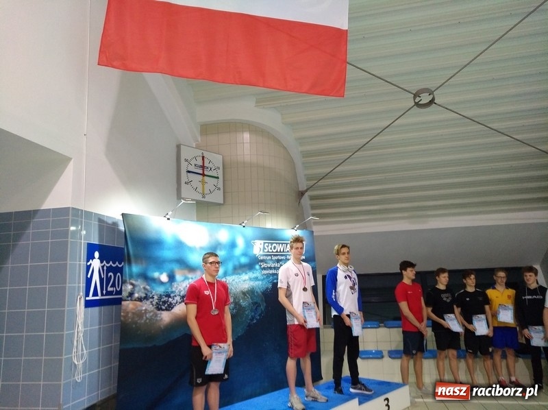 Zdjęcie w galerii na portalu naszraciborz.pl: Pływanie. Pięć medali pływaków Szkoły Mistrzostwa Sportowego wiadomości z regionu