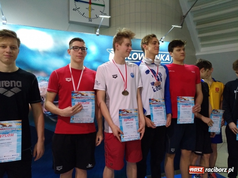 Zdjęcie w galerii na portalu naszraciborz.pl: Pływanie. Pięć medali pływaków Szkoły Mistrzostwa Sportowego wiadomości z regionu