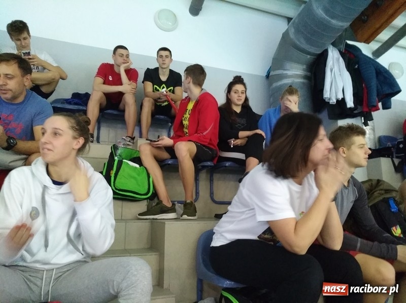 Zdjęcie w galerii na portalu naszraciborz.pl: Pływanie. Pięć medali pływaków Szkoły Mistrzostwa Sportowego wiadomości z regionu