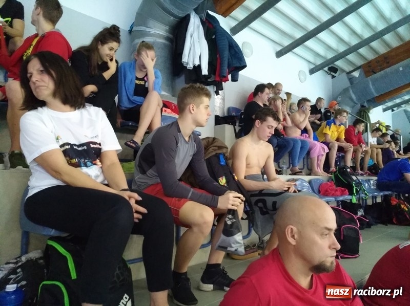 Zdjęcie w galerii na portalu naszraciborz.pl: Pływanie. Pięć medali pływaków Szkoły Mistrzostwa Sportowego wiadomości z regionu