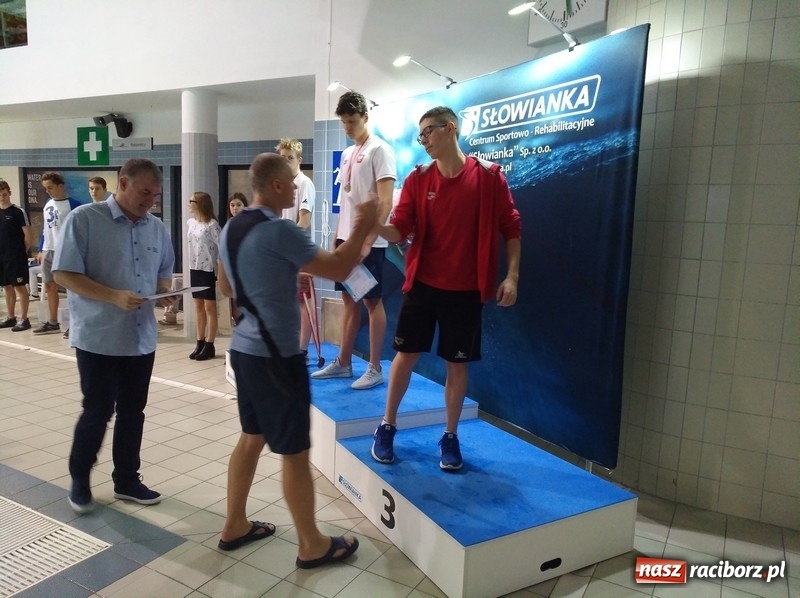 Zdjęcie w galerii na portalu naszraciborz.pl: Pływanie. Pięć medali pływaków Szkoły Mistrzostwa Sportowego wiadomości z regionu