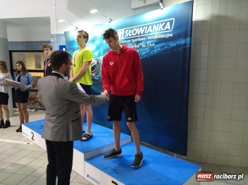 Zdjęcie w galerii na portalu naszraciborz.pl: Pływanie. Pięć medali pływaków Szkoły Mistrzostwa Sportowego wiadomości z regionu