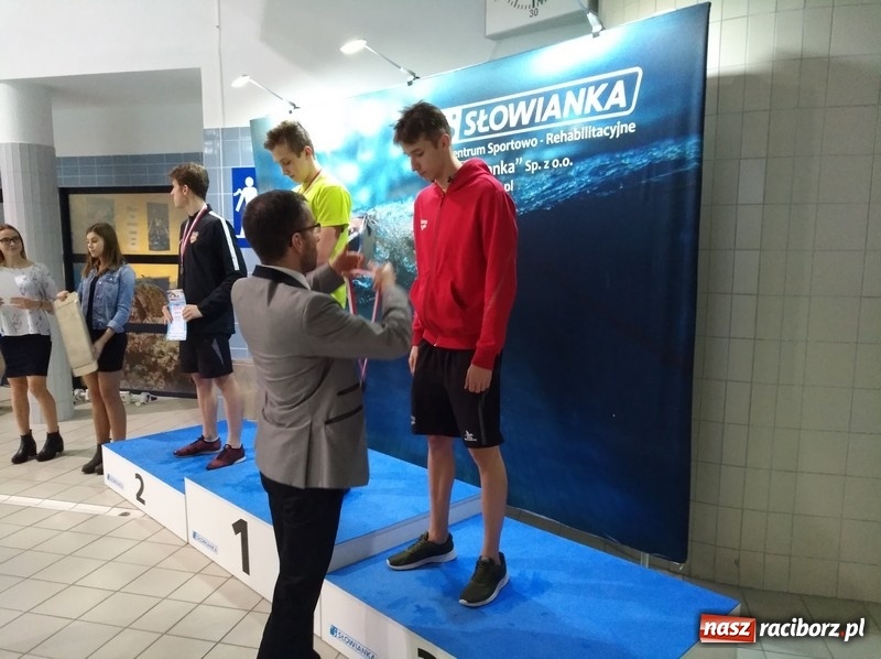 Zdjęcie w galerii na portalu naszraciborz.pl: Pływanie. Pięć medali pływaków Szkoły Mistrzostwa Sportowego wiadomości z regionu