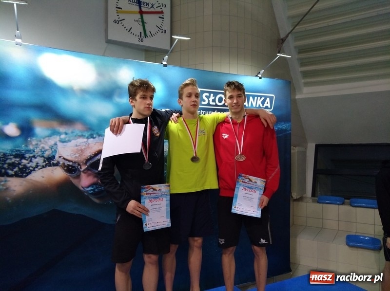 Zdjęcie w galerii na portalu naszraciborz.pl: Pływanie. Pięć medali pływaków Szkoły Mistrzostwa Sportowego wiadomości z regionu