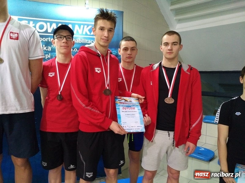 Zdjęcie w galerii na portalu naszraciborz.pl: Pływanie. Pięć medali pływaków Szkoły Mistrzostwa Sportowego wiadomości z regionu