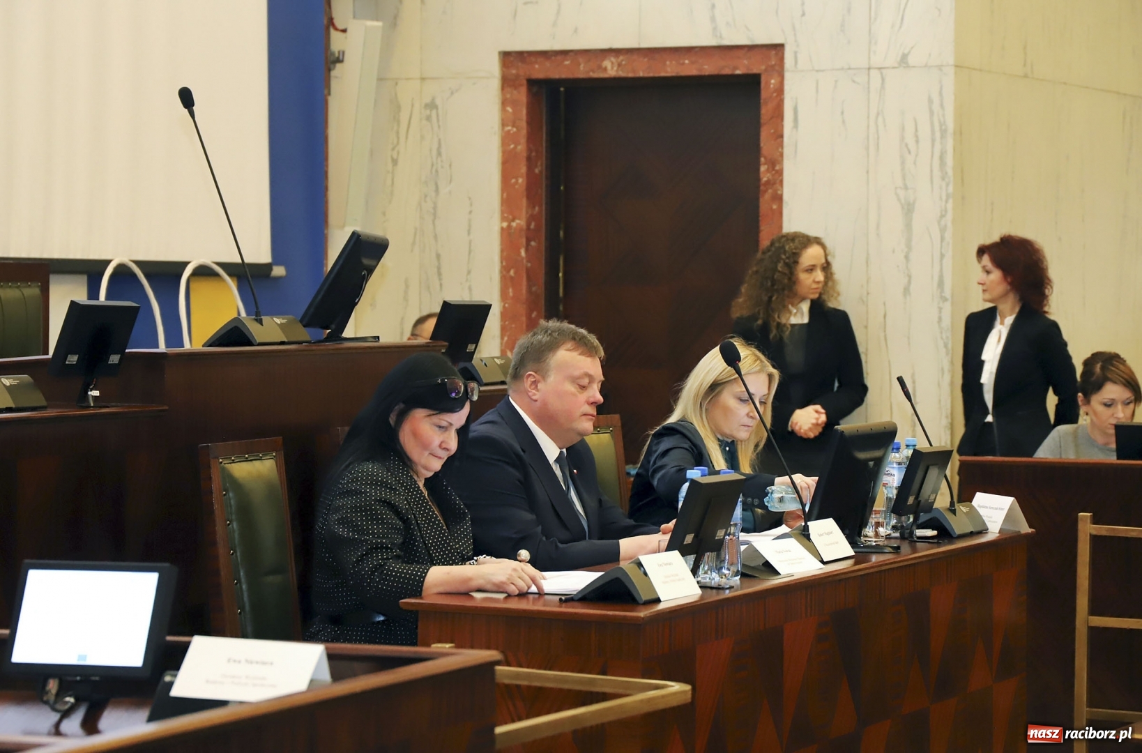 Zdjęcie w galerii na portalu naszraciborz.pl: Władze wojewódzkie chcą wspierać integrację obcokrajowców. Górny Śląsk potrzebuje rąk do pracy wiadomości z regionu