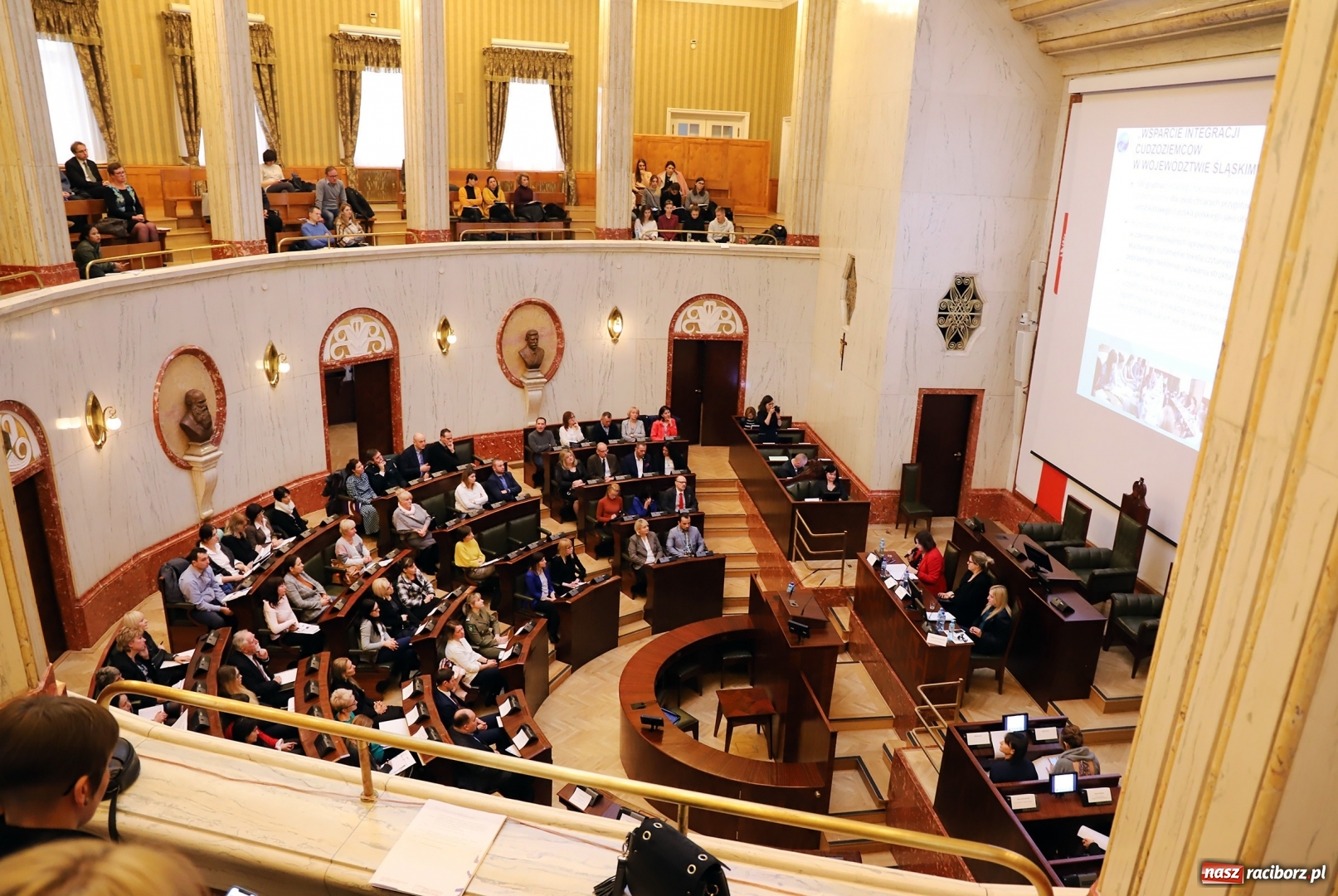 Zdjęcie w galerii na portalu naszraciborz.pl: Władze wojewódzkie chcą wspierać integrację obcokrajowców. Górny Śląsk potrzebuje rąk do pracy wiadomości z regionu