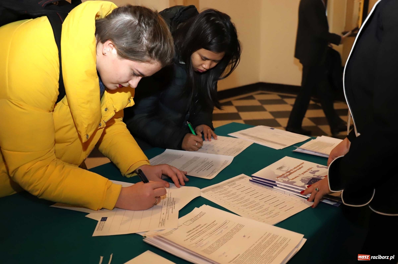 Zdjęcie w galerii na portalu naszraciborz.pl: Władze wojewódzkie chcą wspierać integrację obcokrajowców. Górny Śląsk potrzebuje rąk do pracy wiadomości z regionu