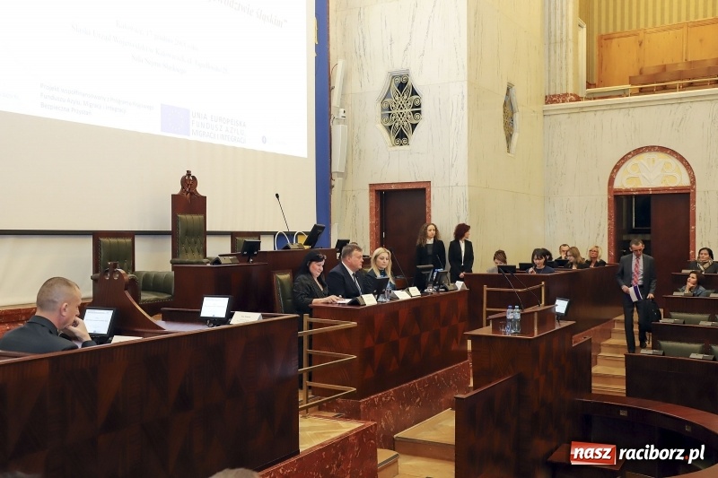 Zdjęcie w galerii na portalu naszraciborz.pl: Władze wojewódzkie chcą wspierać integrację obcokrajowców. Górny Śląsk potrzebuje rąk do pracy wiadomości z regionu