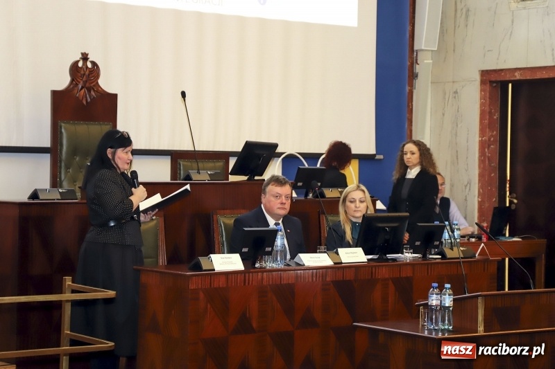 Zdjęcie w galerii na portalu naszraciborz.pl: Władze wojewódzkie chcą wspierać integrację obcokrajowców. Górny Śląsk potrzebuje rąk do pracy wiadomości z regionu