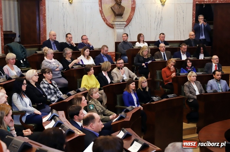 Zdjęcie w galerii na portalu naszraciborz.pl: Władze wojewódzkie chcą wspierać integrację obcokrajowców. Górny Śląsk potrzebuje rąk do pracy wiadomości z regionu