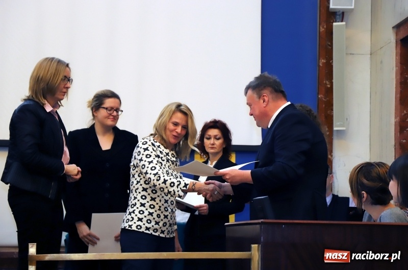 Zdjęcie w galerii na portalu naszraciborz.pl: Władze wojewódzkie chcą wspierać integrację obcokrajowców. Górny Śląsk potrzebuje rąk do pracy wiadomości z regionu