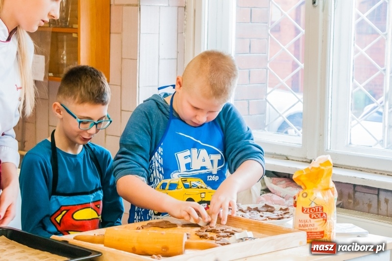 Zdjęcie w galerii na portalu naszraciborz.pl: Uczniowie SP 1 na warsztatach w Gastronomiku wiadomości z regionu