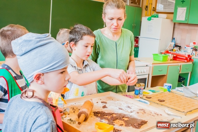 Zdjęcie w galerii na portalu naszraciborz.pl: Uczniowie SP 1 na warsztatach w Gastronomiku wiadomości z regionu