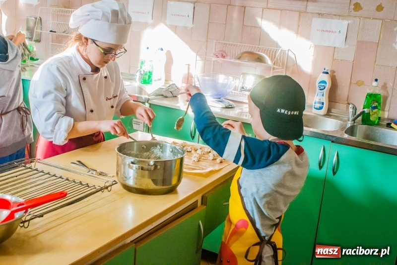 Zdjęcie w galerii na portalu naszraciborz.pl: Uczniowie SP 1 na warsztatach w Gastronomiku wiadomości z regionu