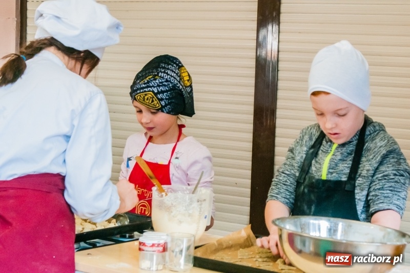Zdjęcie w galerii na portalu naszraciborz.pl: Uczniowie SP 1 na warsztatach w Gastronomiku wiadomości z regionu