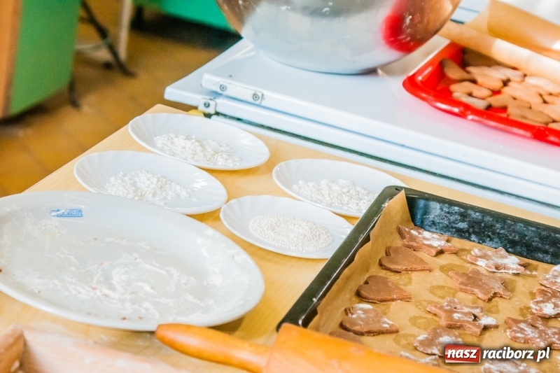 Zdjęcie w galerii na portalu naszraciborz.pl: Uczniowie SP 1 na warsztatach w Gastronomiku wiadomości z regionu