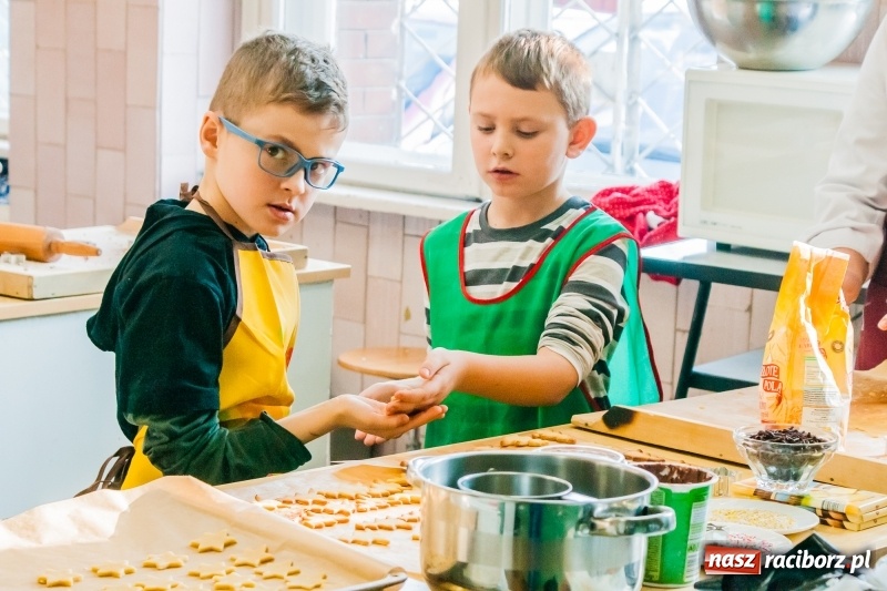 Zdjęcie w galerii na portalu naszraciborz.pl: Uczniowie SP 1 na warsztatach w Gastronomiku wiadomości z regionu