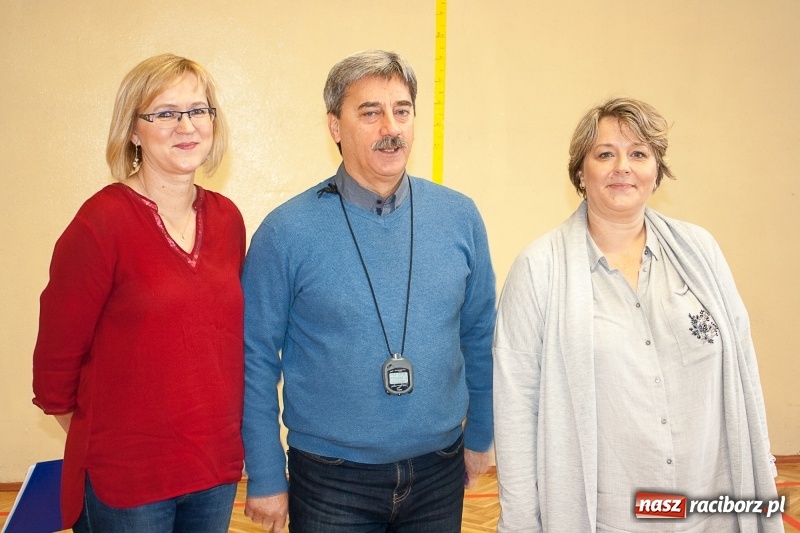 Zdjęcie w galerii na portalu naszraciborz.pl: SP 18 bije rekord w kolorowaniu Sznupka - policyjnej maskotki wiadomości z regionu