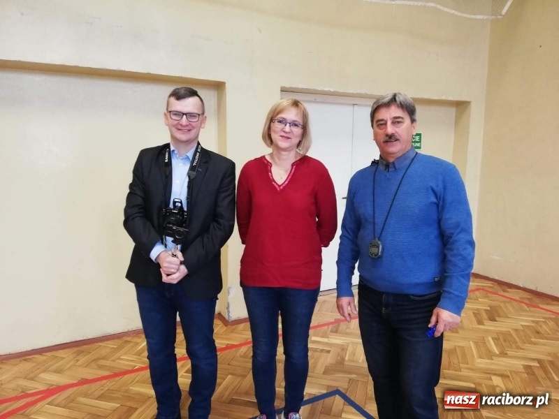 Zdjęcie w galerii na portalu naszraciborz.pl: SP 18 bije rekord w kolorowaniu Sznupka - policyjnej maskotki wiadomości z regionu