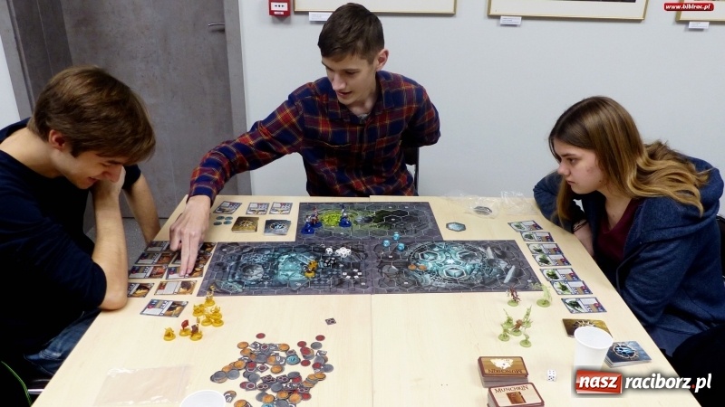 Zdjęcie w galerii na portalu naszraciborz.pl: Planszówkowe piątki w raciborskiej bibliotece wiadomości z regionu