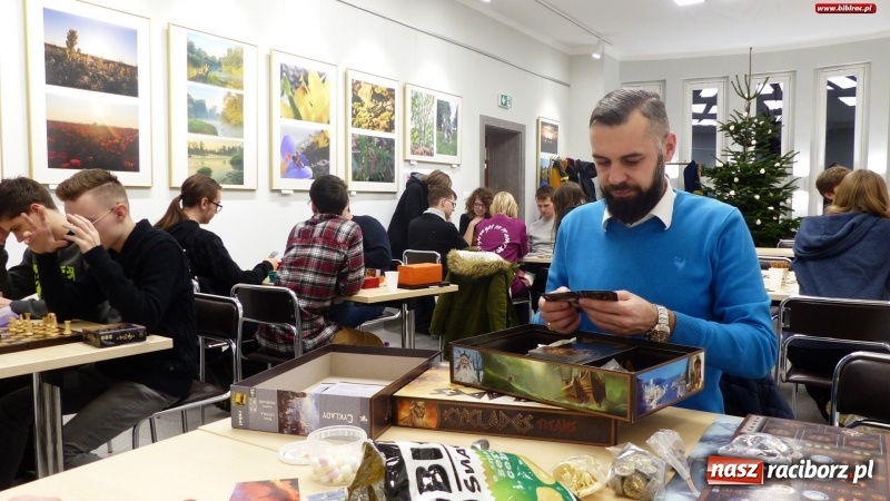 Zdjęcie w galerii na portalu naszraciborz.pl: Planszówkowe piątki w raciborskiej bibliotece wiadomości z regionu