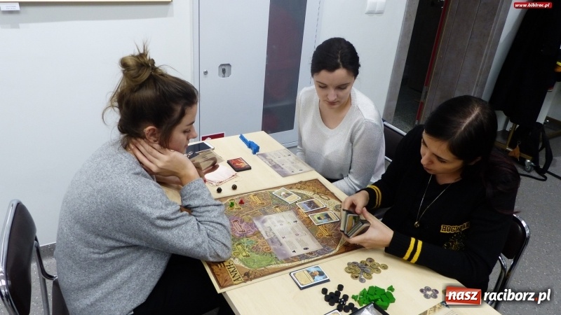 Zdjęcie w galerii na portalu naszraciborz.pl: Planszówkowe piątki w raciborskiej bibliotece wiadomości z regionu