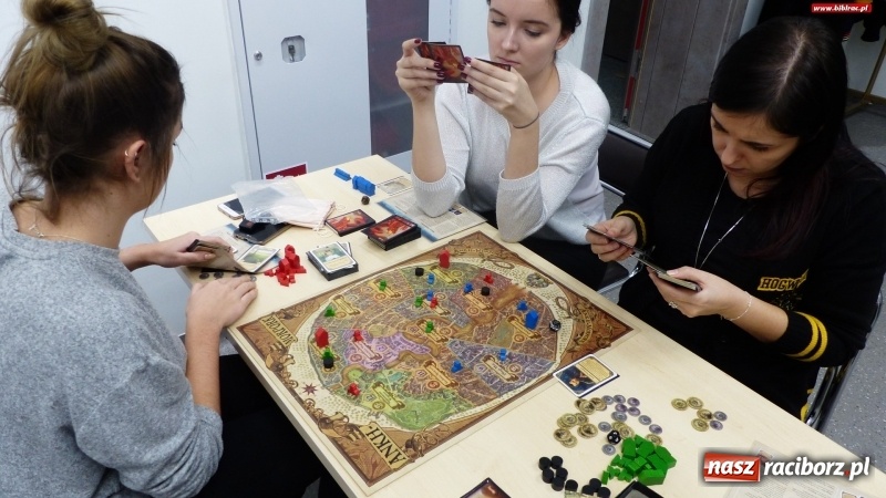 Zdjęcie w galerii na portalu naszraciborz.pl: Planszówkowe piątki w raciborskiej bibliotece wiadomości z regionu