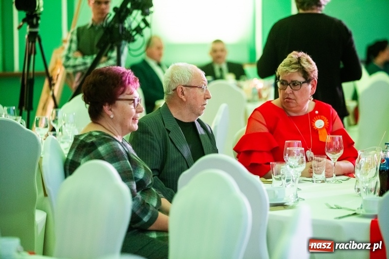 Zdjęcie w galerii na portalu naszraciborz.pl: Przedświąteczne spotkanie w Rafako. Uhonorowano emerytów i jubilatów spółki wiadomości z regionu