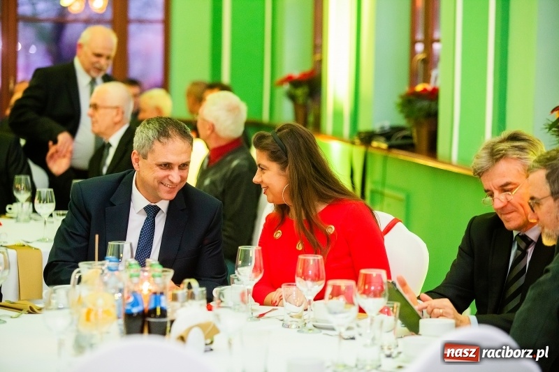 Zdjęcie w galerii na portalu naszraciborz.pl: Przedświąteczne spotkanie w Rafako. Uhonorowano emerytów i jubilatów spółki wiadomości z regionu