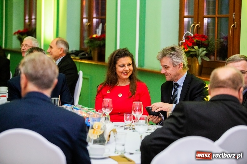 Zdjęcie w galerii na portalu naszraciborz.pl: Przedświąteczne spotkanie w Rafako. Uhonorowano emerytów i jubilatów spółki wiadomości z regionu