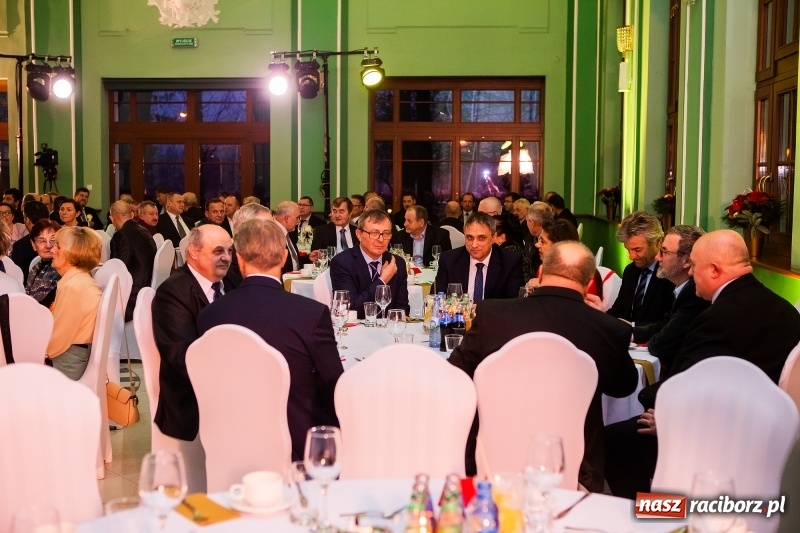 Zdjęcie w galerii na portalu naszraciborz.pl: Przedświąteczne spotkanie w Rafako. Uhonorowano emerytów i jubilatów spółki wiadomości z regionu