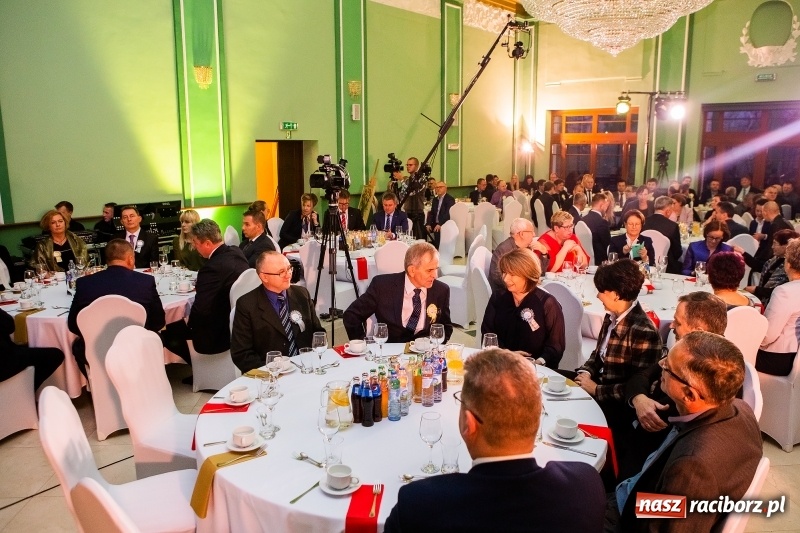 Zdjęcie w galerii na portalu naszraciborz.pl: Przedświąteczne spotkanie w Rafako. Uhonorowano emerytów i jubilatów spółki wiadomości z regionu