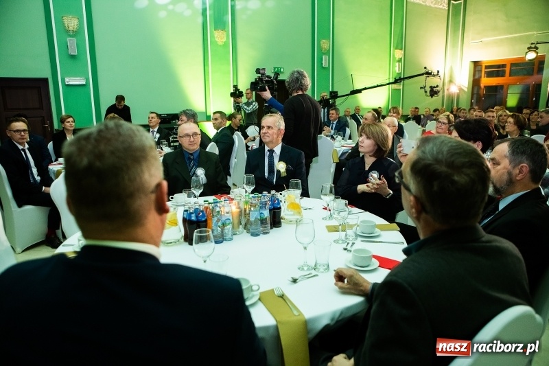 Zdjęcie w galerii na portalu naszraciborz.pl: Przedświąteczne spotkanie w Rafako. Uhonorowano emerytów i jubilatów spółki wiadomości z regionu