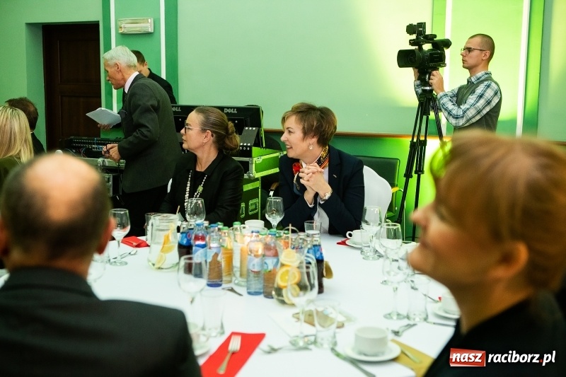 Zdjęcie w galerii na portalu naszraciborz.pl: Przedświąteczne spotkanie w Rafako. Uhonorowano emerytów i jubilatów spółki wiadomości z regionu