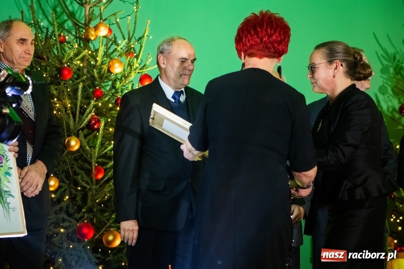 Zdjęcie w galerii na portalu naszraciborz.pl: Przedświąteczne spotkanie w Rafako. Uhonorowano emerytów i jubilatów spółki wiadomości z regionu