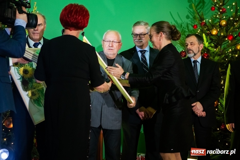Zdjęcie w galerii na portalu naszraciborz.pl: Przedświąteczne spotkanie w Rafako. Uhonorowano emerytów i jubilatów spółki wiadomości z regionu