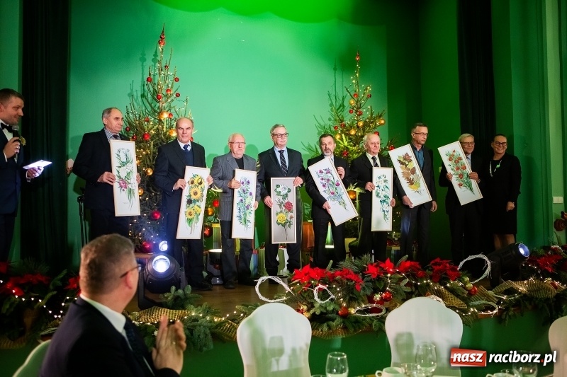 Zdjęcie w galerii na portalu naszraciborz.pl: Przedświąteczne spotkanie w Rafako. Uhonorowano emerytów i jubilatów spółki wiadomości z regionu