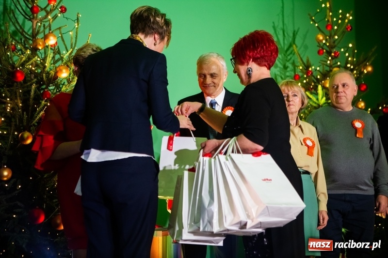 Zdjęcie w galerii na portalu naszraciborz.pl: Przedświąteczne spotkanie w Rafako. Uhonorowano emerytów i jubilatów spółki wiadomości z regionu